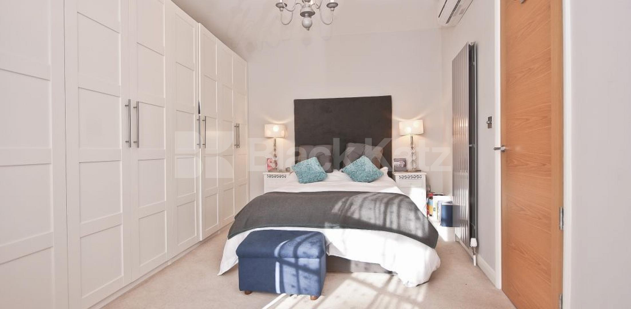 			UNDER OFFER , 2 Bedroom, 1 bath, 1 reception Maisonette			 Doyce Street , London Bridge / Borough